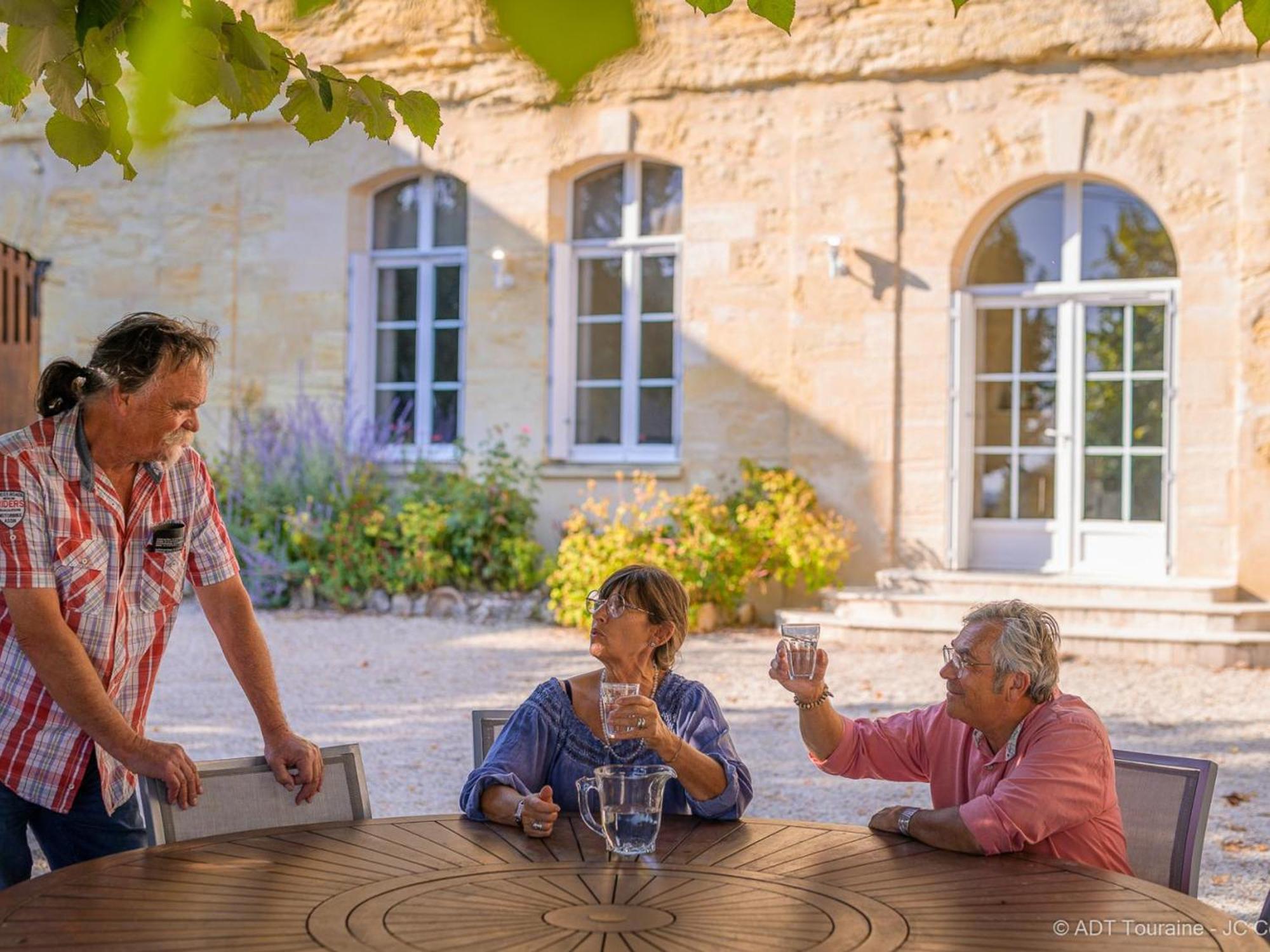 Maison Troglodyte Elegante Avec Spa, Salle De Jeux Et Jardin Clos A Vouvray - Fr-1-381-87 Luaran gambar