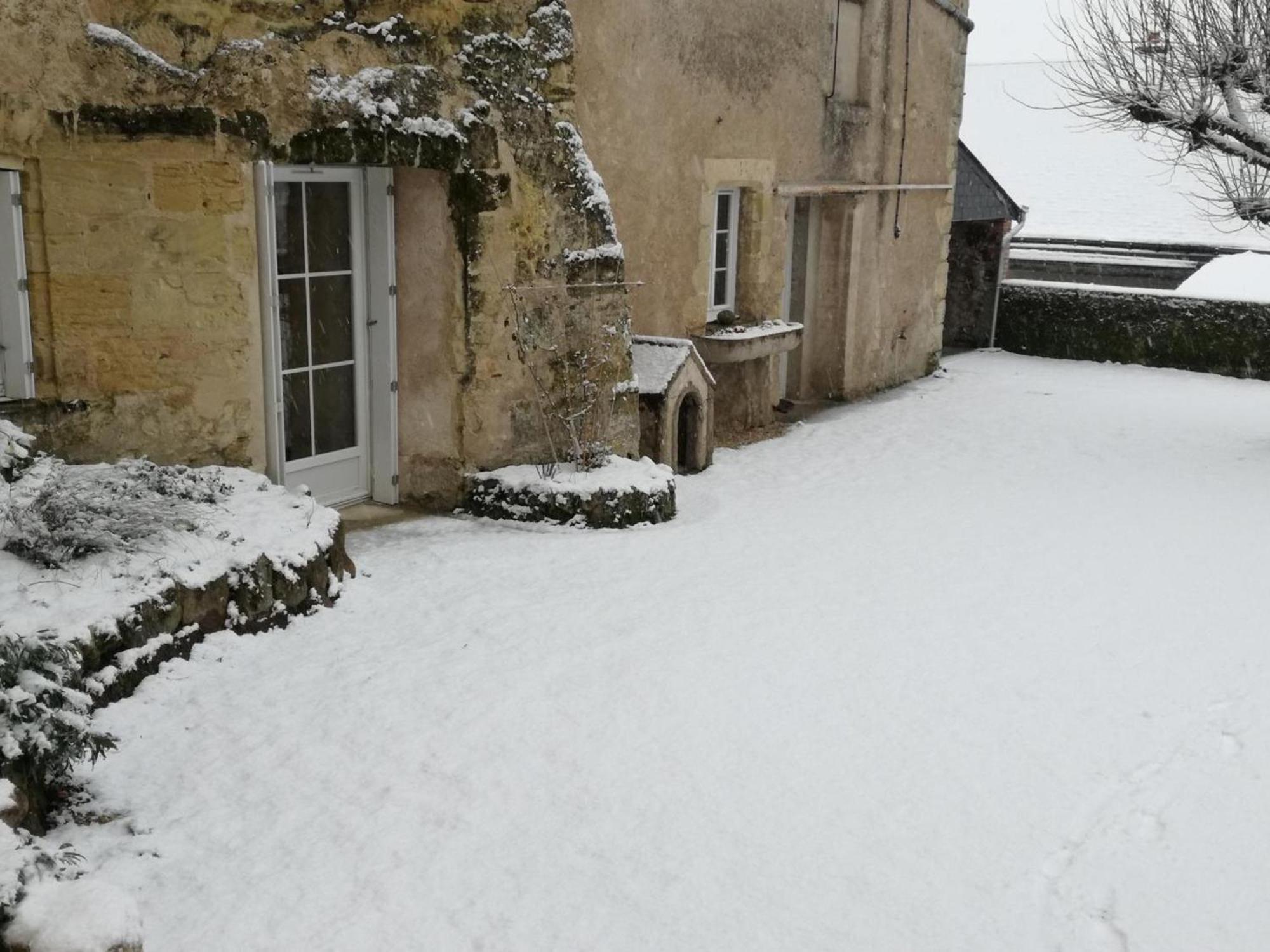 Maison Troglodyte Elegante Avec Spa, Salle De Jeux Et Jardin Clos A Vouvray - Fr-1-381-87 Luaran gambar