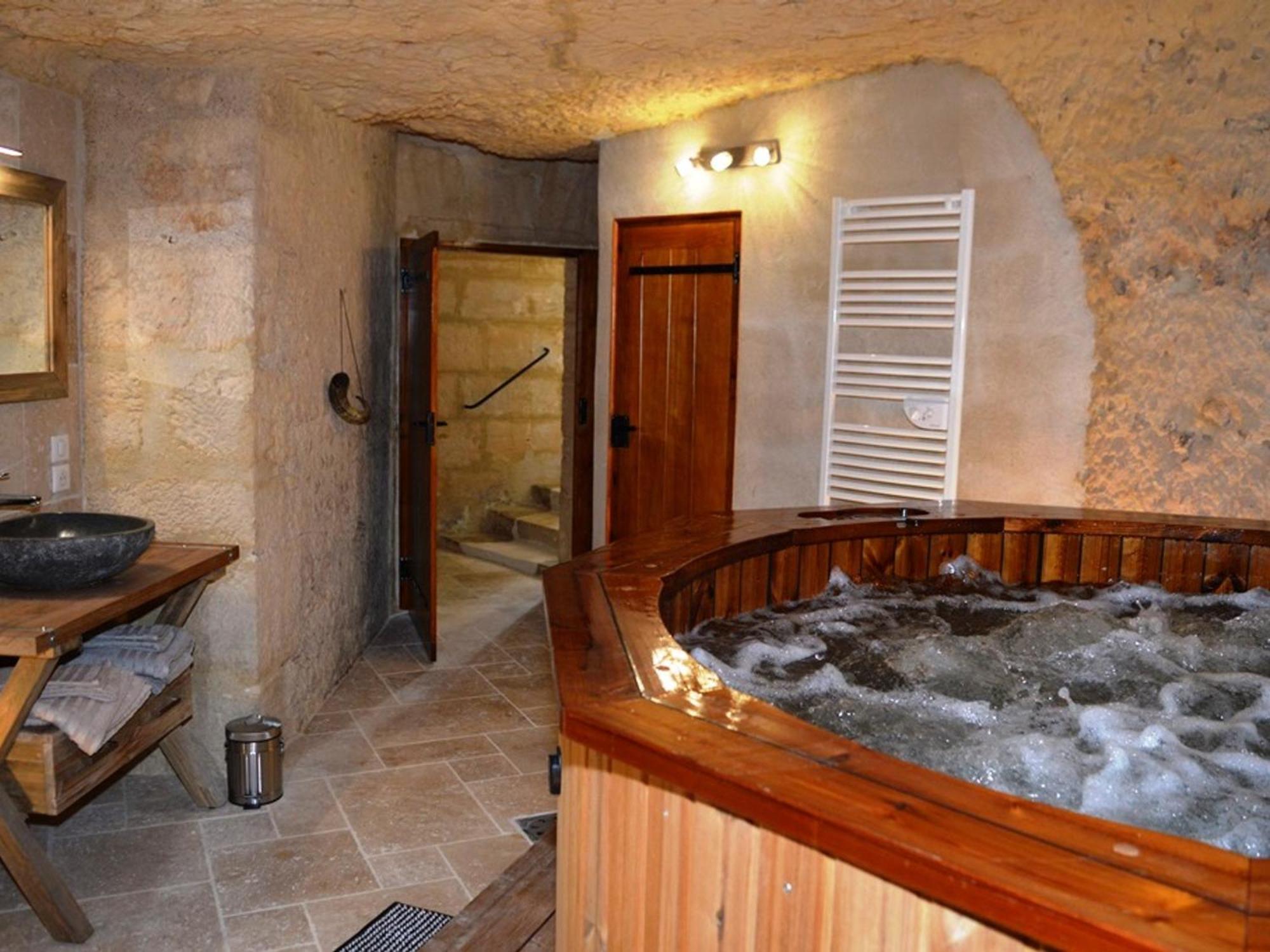 Maison Troglodyte Elegante Avec Spa, Salle De Jeux Et Jardin Clos A Vouvray - Fr-1-381-87 Luaran gambar
