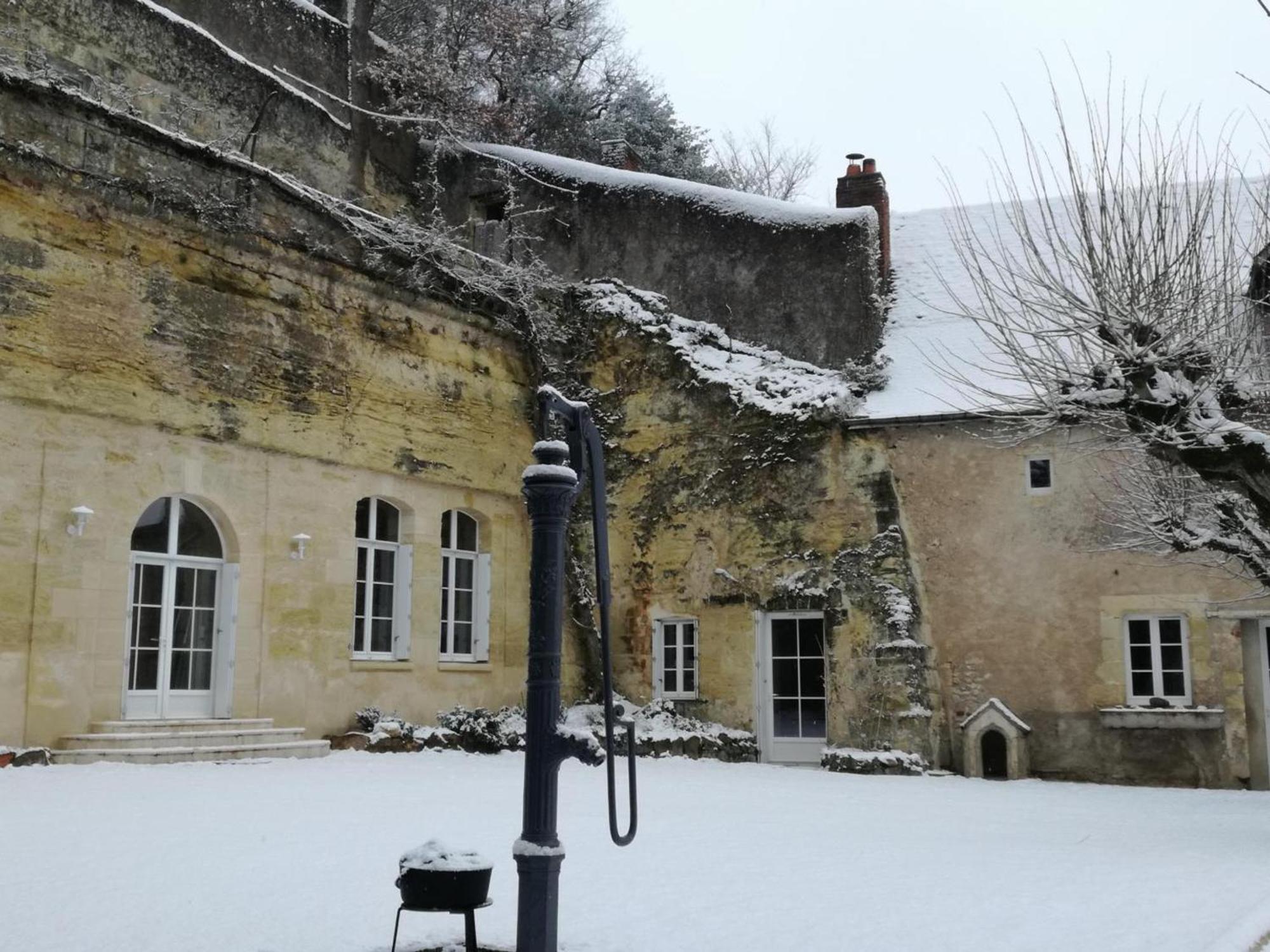 Maison Troglodyte Elegante Avec Spa, Salle De Jeux Et Jardin Clos A Vouvray - Fr-1-381-87 Luaran gambar