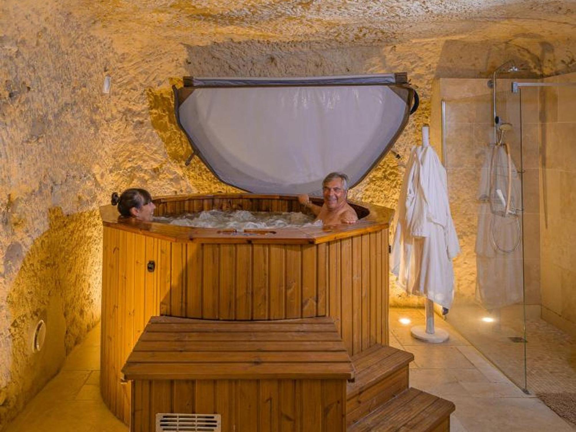 Maison Troglodyte Elegante Avec Spa, Salle De Jeux Et Jardin Clos A Vouvray - Fr-1-381-87 Luaran gambar