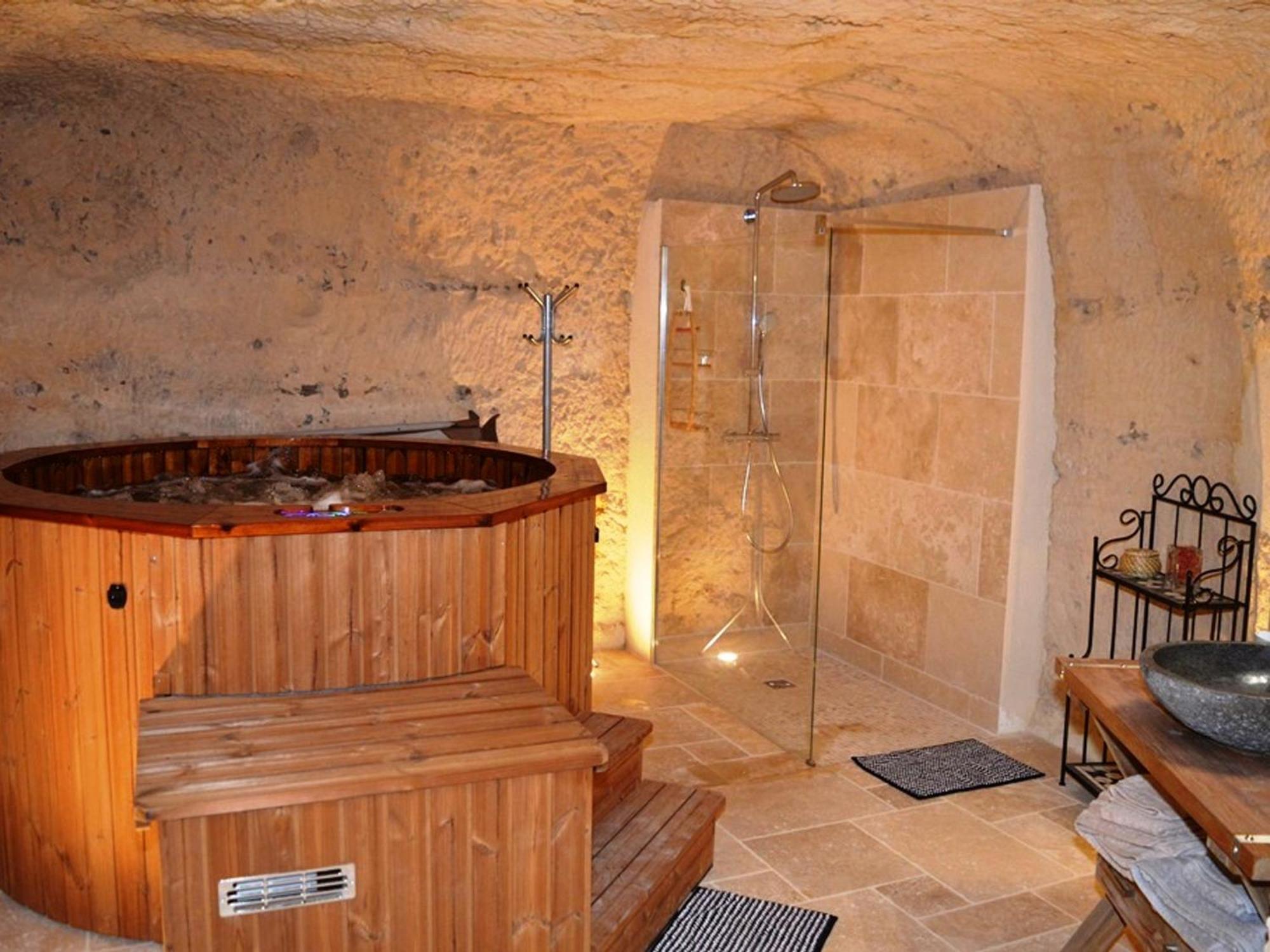 Maison Troglodyte Elegante Avec Spa, Salle De Jeux Et Jardin Clos A Vouvray - Fr-1-381-87 Luaran gambar