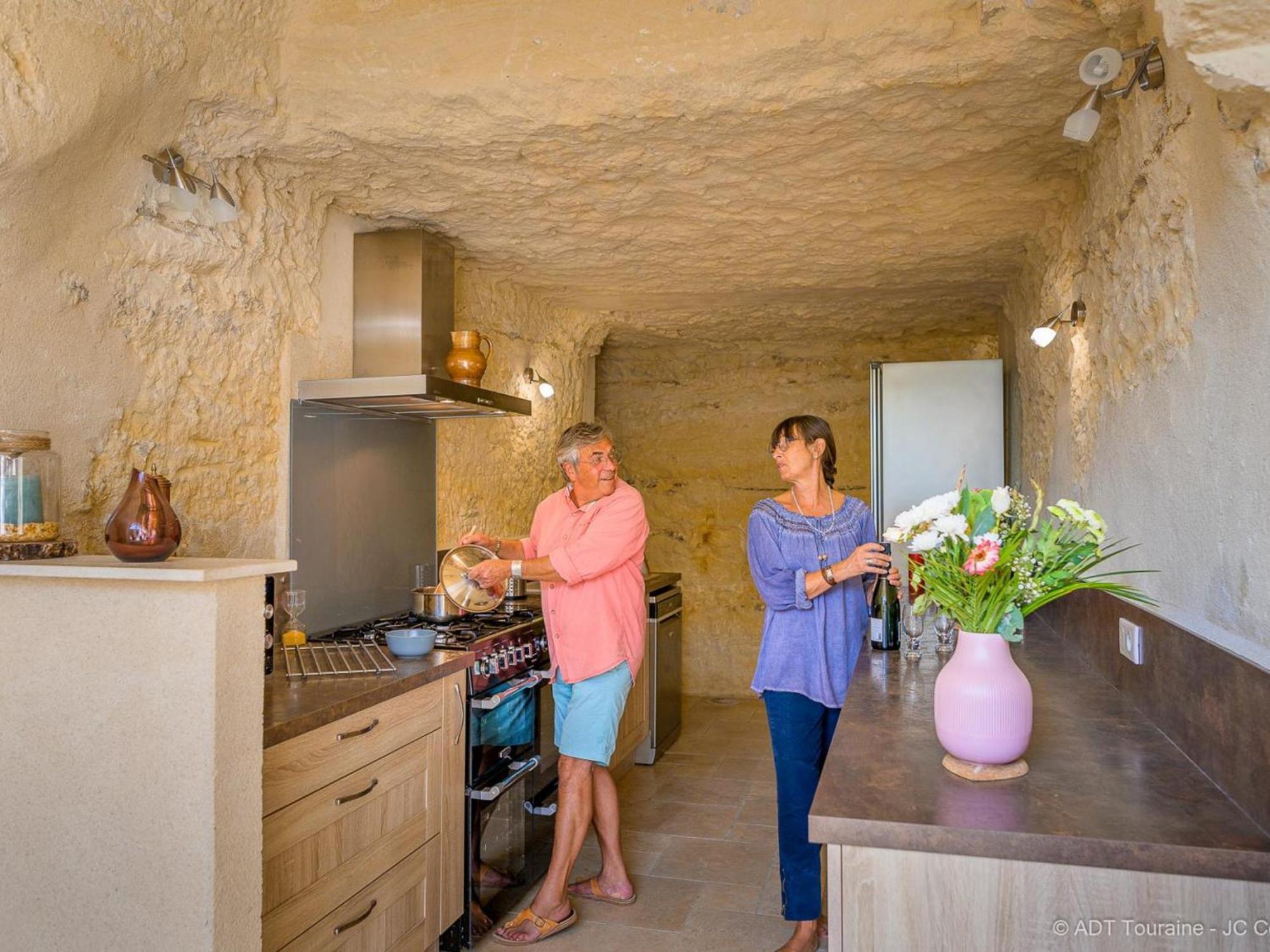 Maison Troglodyte Elegante Avec Spa, Salle De Jeux Et Jardin Clos A Vouvray - Fr-1-381-87 Luaran gambar
