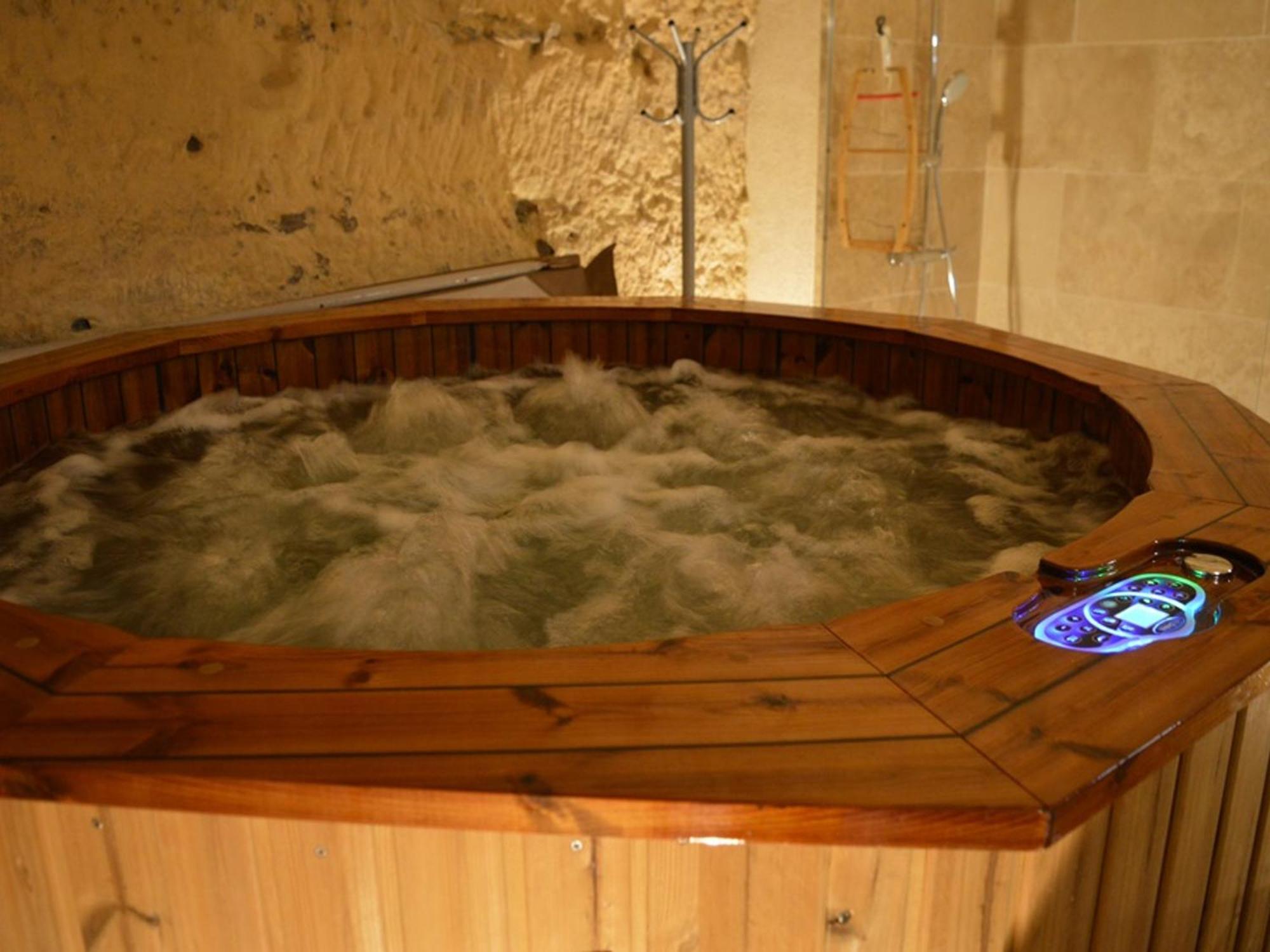 Maison Troglodyte Elegante Avec Spa, Salle De Jeux Et Jardin Clos A Vouvray - Fr-1-381-87 Luaran gambar